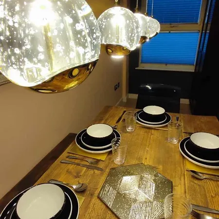 Duplex In With King Size Bed - Long Rates Available Лідс