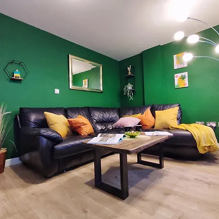 Duplex In With King Size Bed - Long Rates Available