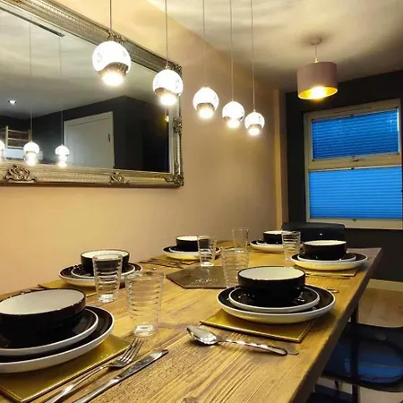 Duplex In With King Size Bed - Long Rates Available לידס