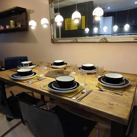 Duplex In With King Size Bed - Long Rates Available דירה *