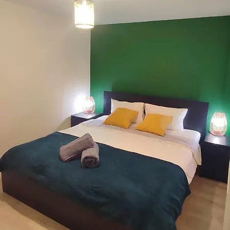 Duplex In With King Size Bed - Long Rates Available Apartament