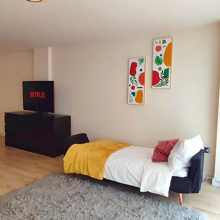 Duplex In With King Size Bed - Long Rates Available * Лідс