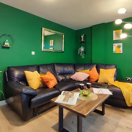 Duplex In With King Size Bed - Long Rates Available לידס