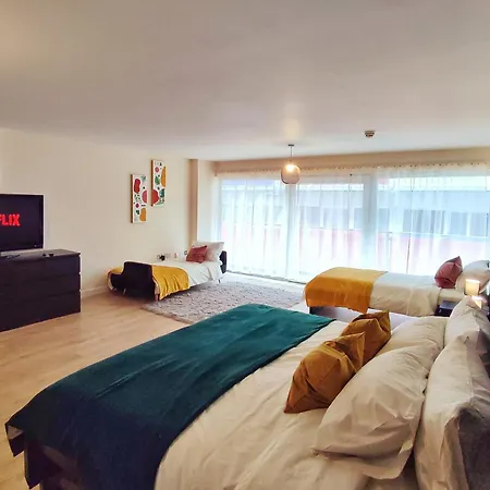 아파트 Duplex In With King Size Bed - Long Rates Available *