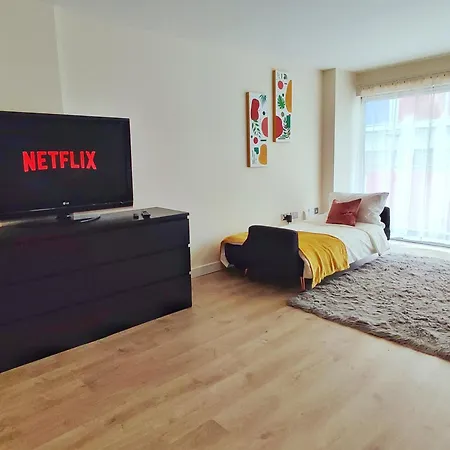 Duplex In With King Size Bed - Long Rates Available * לידס