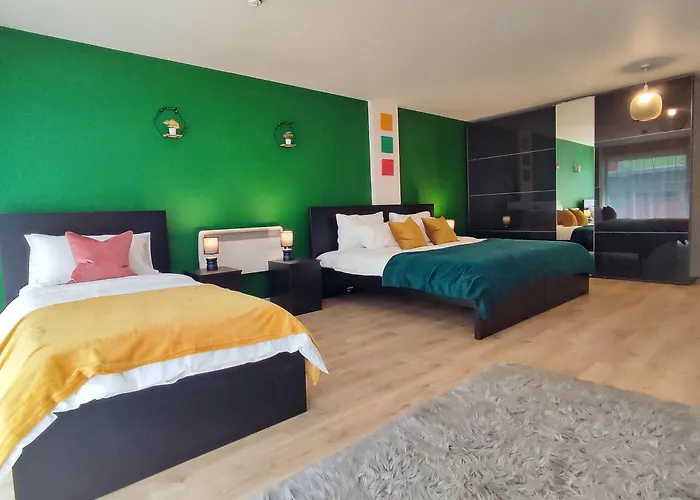 Duplex In With King Size Bed - Long Rates Available Apartment