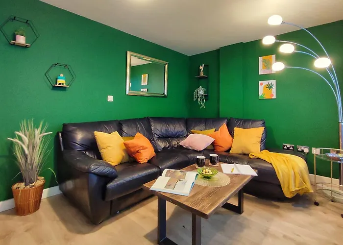 Duplex In With King Size Bed - Long Rates Available Leeds (West Yorkshire)