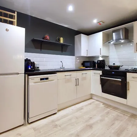 Duplex In With King Size Bed - Long Rates Available Lejlighed