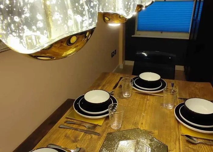 Duplex In With King Size Bed - Long Rates Available Лідс