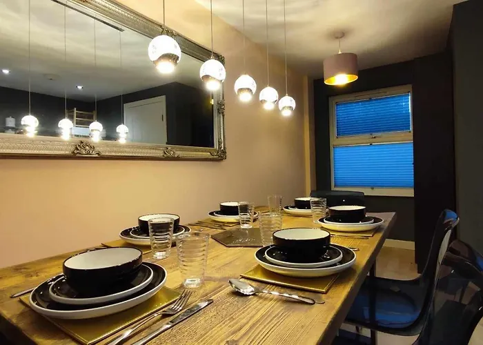 Duplex In With King Size Bed - Long Rates Available Лідс