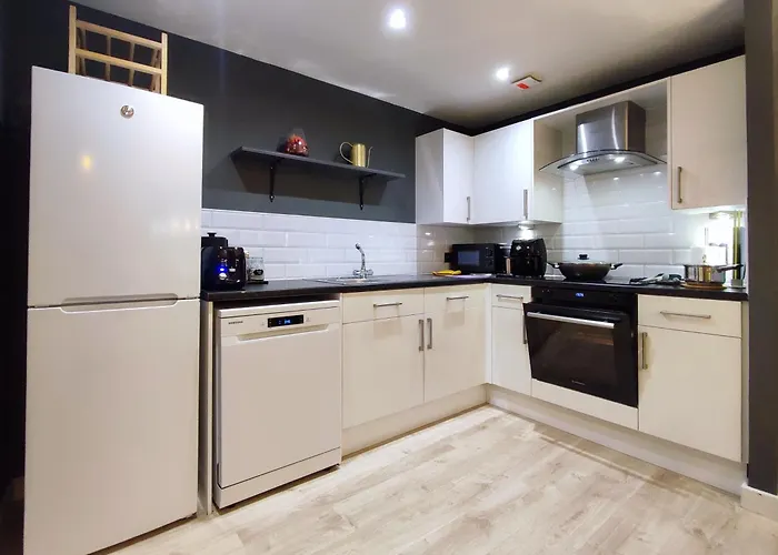 Duplex In With King Size Bed - Long Rates Available Апартаменти