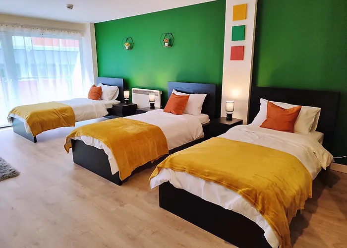 Апартаменти Duplex In With King Size Bed - Long Rates Available *