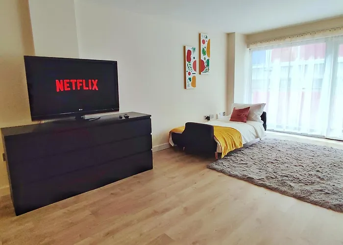 Duplex In With King Size Bed - Long Rates Available * Лідс